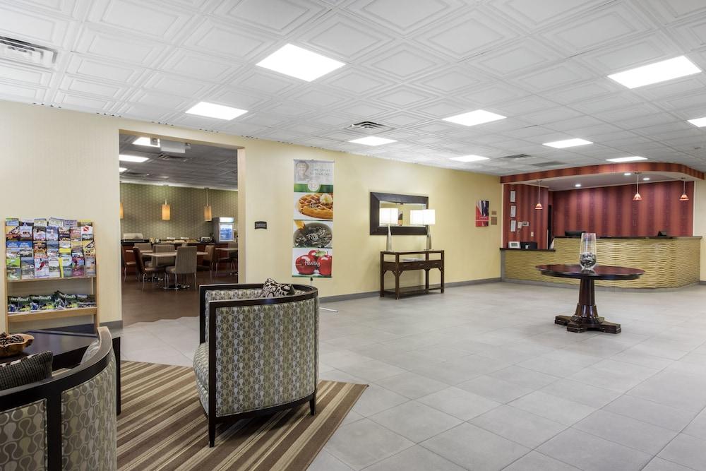 Quality Inn & Suites Charleston - Civic Center Exterior photo