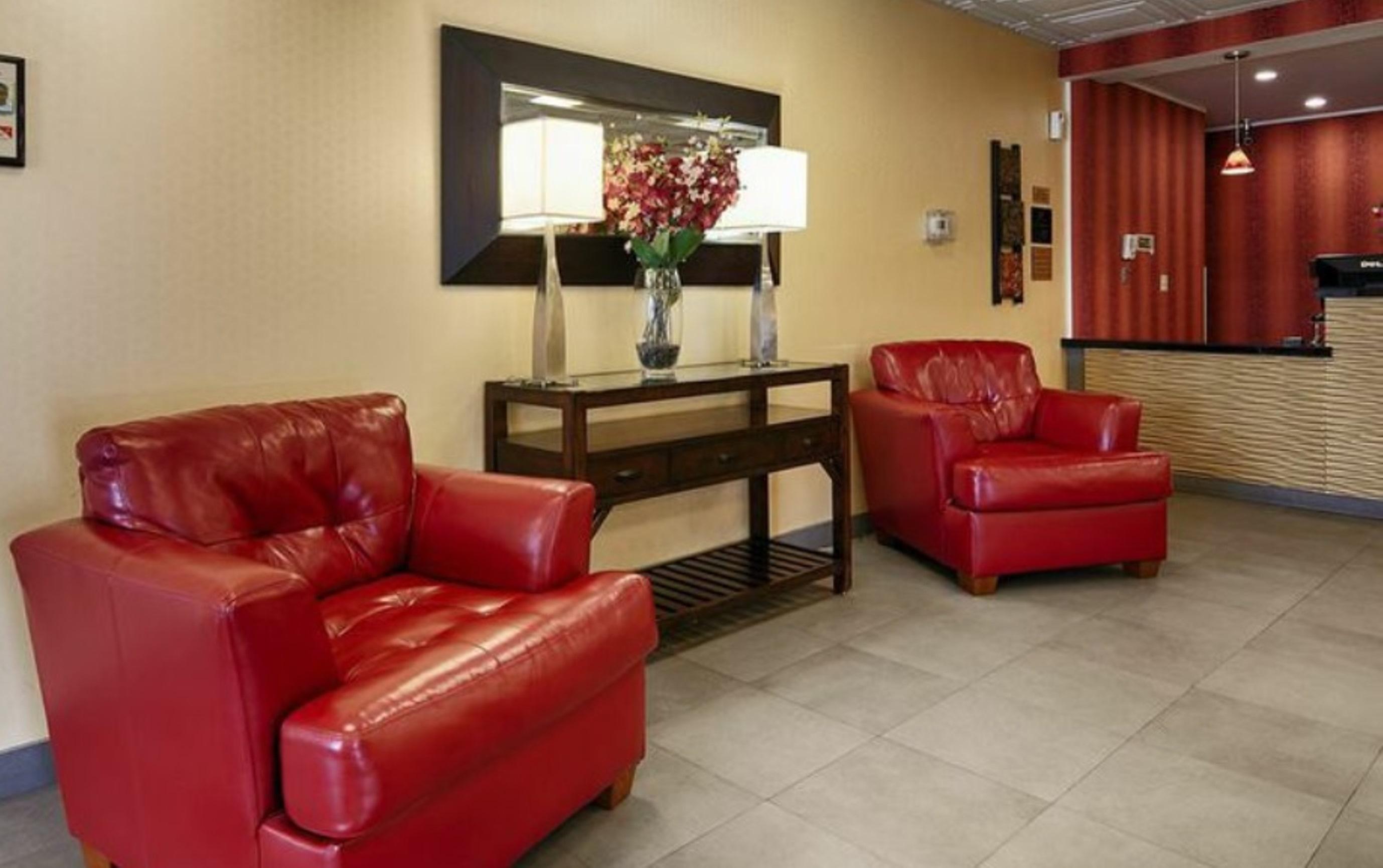 Quality Inn & Suites Charleston - Civic Center Exterior photo