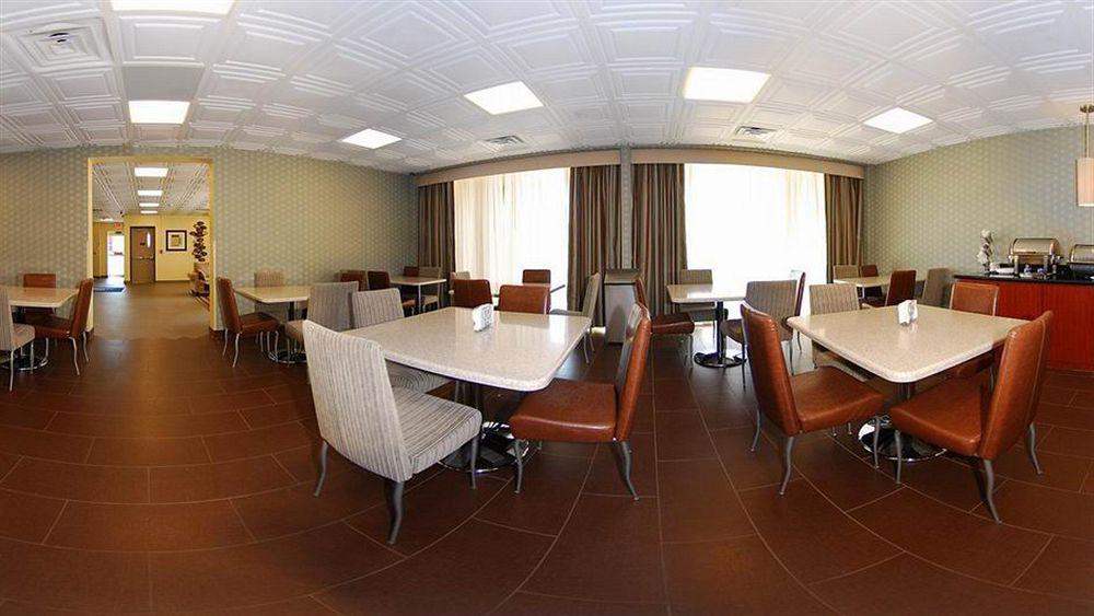Quality Inn & Suites Charleston - Civic Center Exterior photo