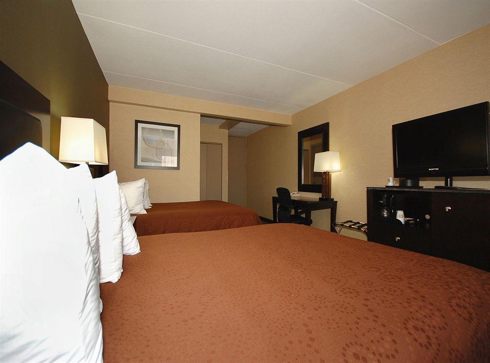 Quality Inn & Suites Charleston - Civic Center Room photo